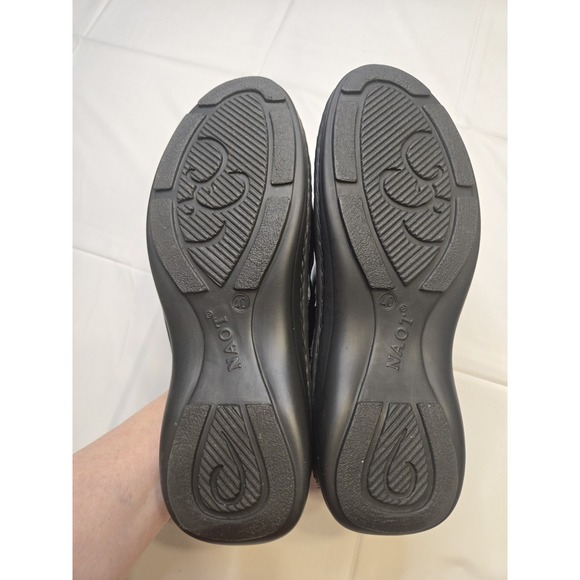 Naot Comfort Slip On Clog Shoes Womens US 9, Black Leather Medallion Hook/Loop - Picture 9 of 9